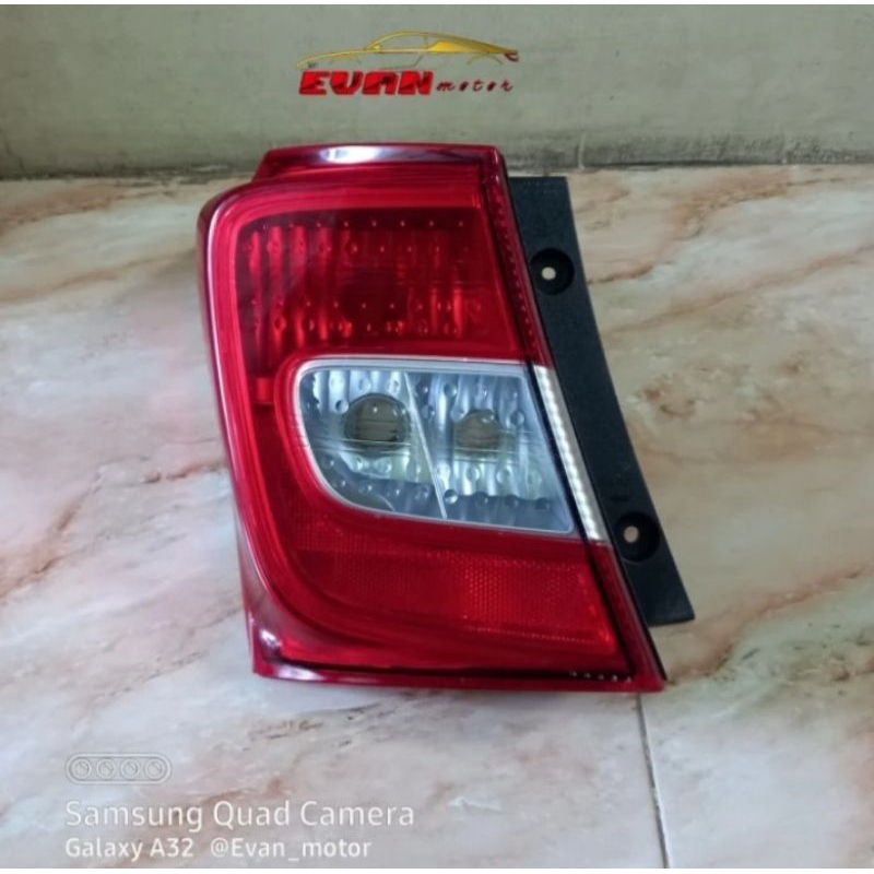 Stoplamp lampu belakang Honda Freed tahun 2012-2014