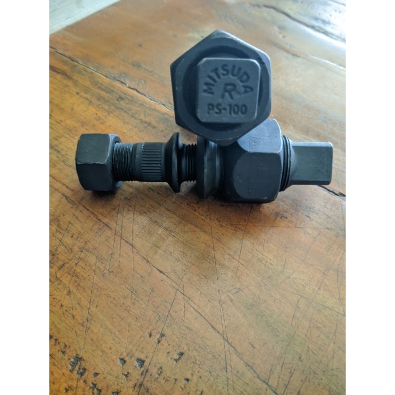 BAUT RODA BELAKANG COLT DIESEL PS 100/ PS 120