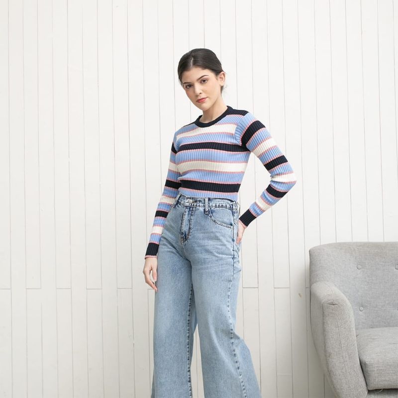 Atasan baju rajut wanita motif garis-garis lengan panjang