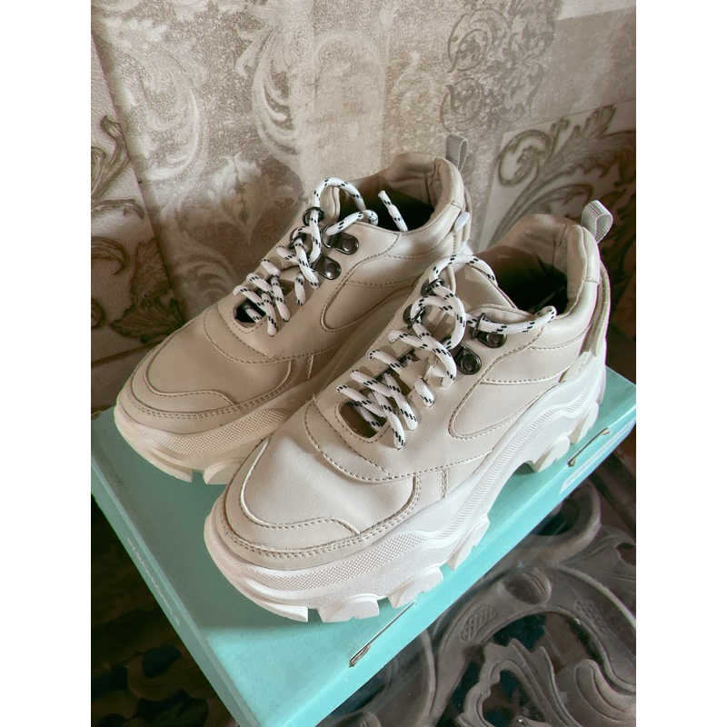 Kronikel Project - Dahlia