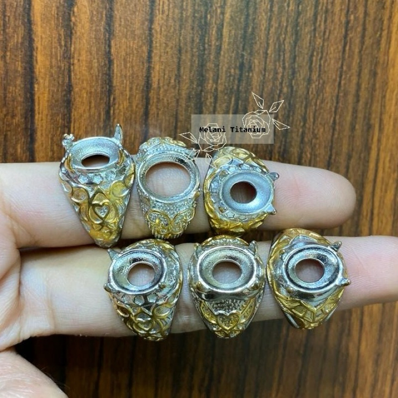 Ikatan Cincin Titanium Batu Kecil