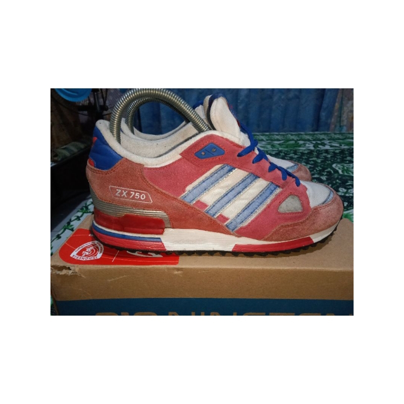 Sepatu Adidas ZX 750