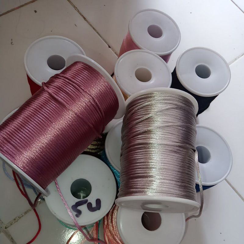 Tali sengkelit Kacangan / cantolan kancing untuk kebaya tidak melar