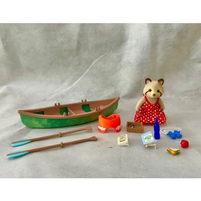 Sylvanian Families Preloved Mulberry Raccoon Canoe Set Pesanan