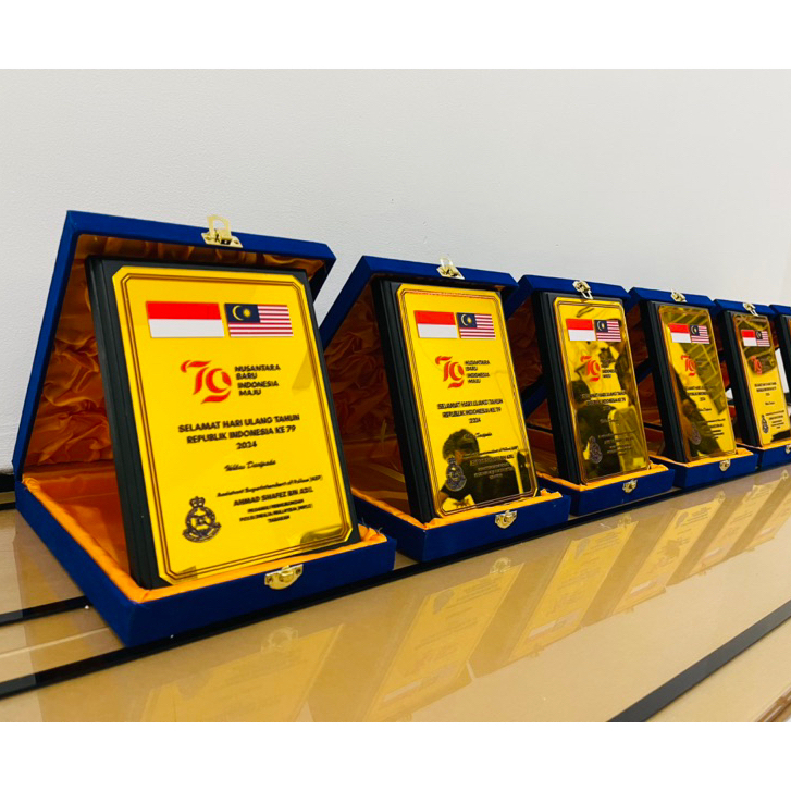 Plakat Plat Gold Plakat Kayu Plat Gold SEHARI JADI