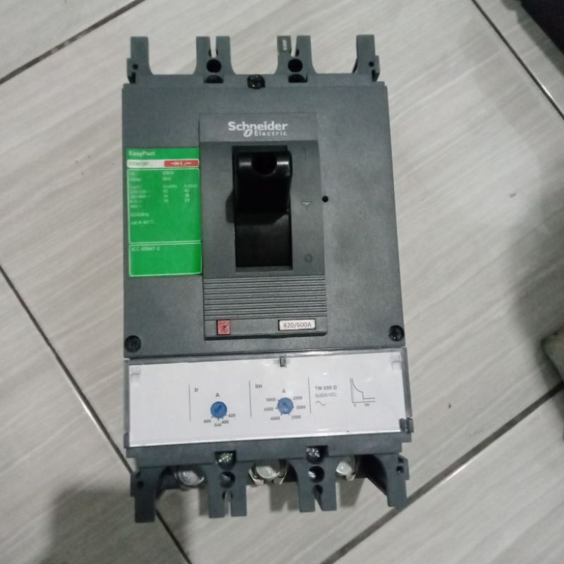 MCCB  CVS 3P 600A