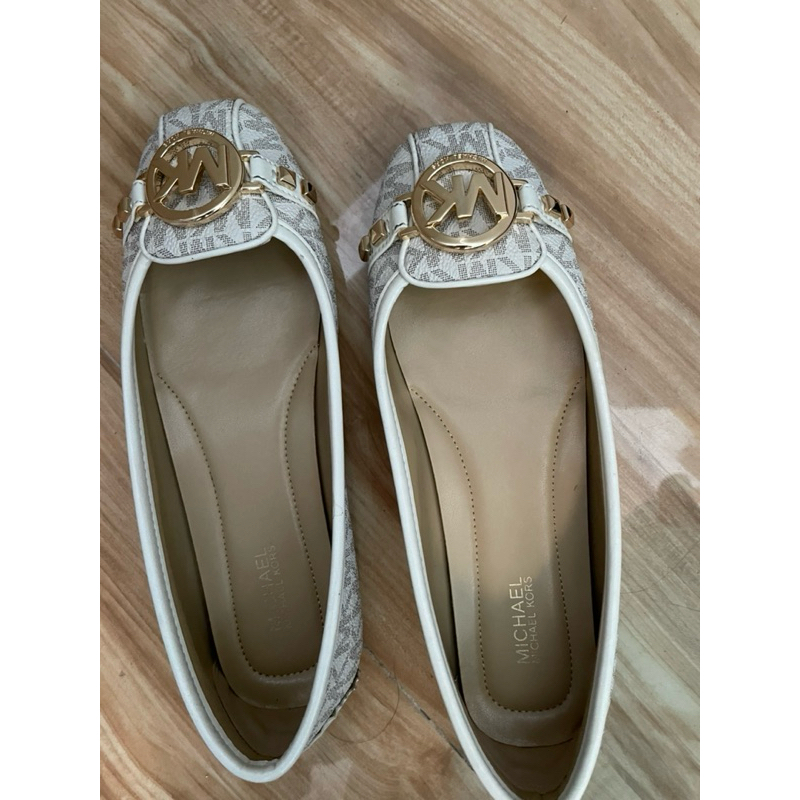pesanan ka zaidan preloved sepatu MK fulton vanila uk size 6,5 (37)
