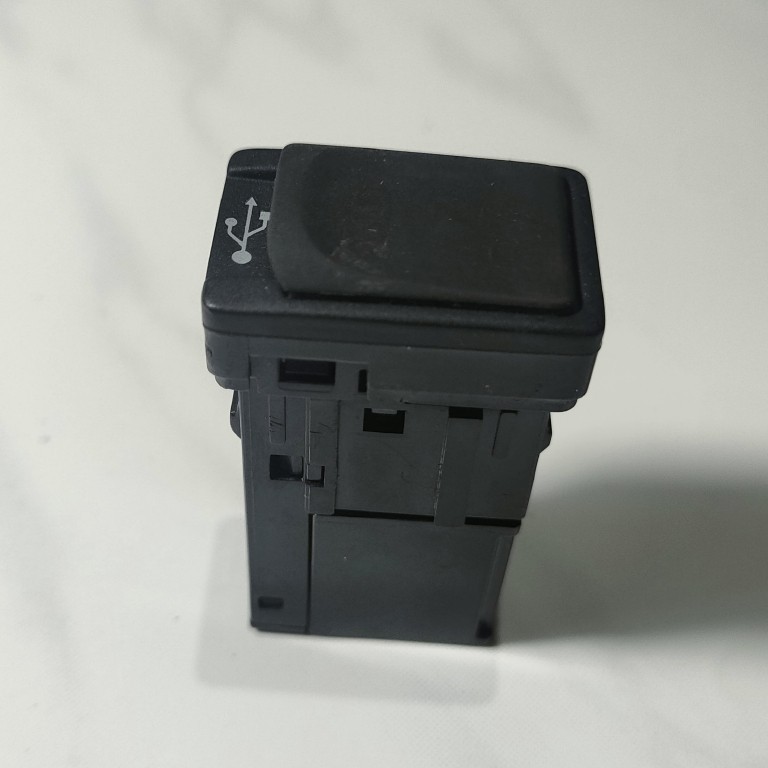 Jack Adaptor Usb Port Aux 861900r010 Untuk Toyota ORI baru