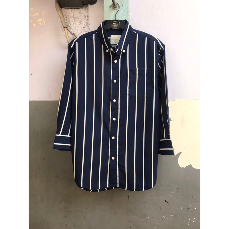 kemeja tbj nearby stripe tangan 7/8 preloved