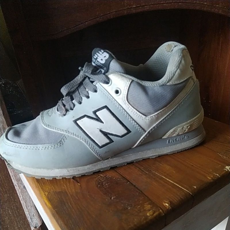Free Gift Sepatu NB 574