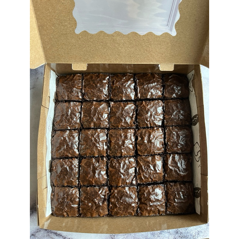 

SHINY CRUST Brownis Fudgy 25 potong (20x20)