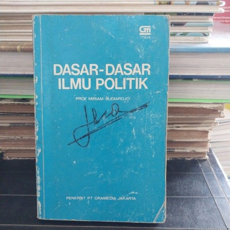 Dasar-Dasar Ilmu Politik