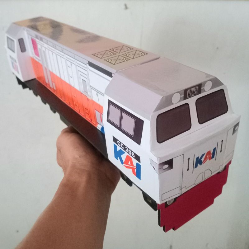 Miniatur Kereta Lokomotif CC206