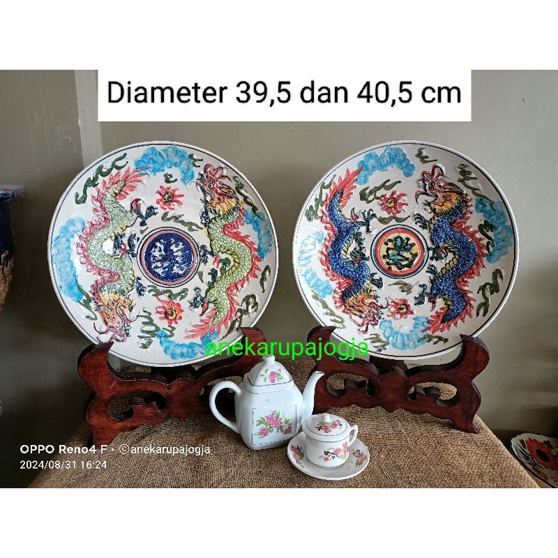 2 buah Piring keramik lukis motif naga timbul warna untuk dekorasi hiasan dinding / pajangan / inter