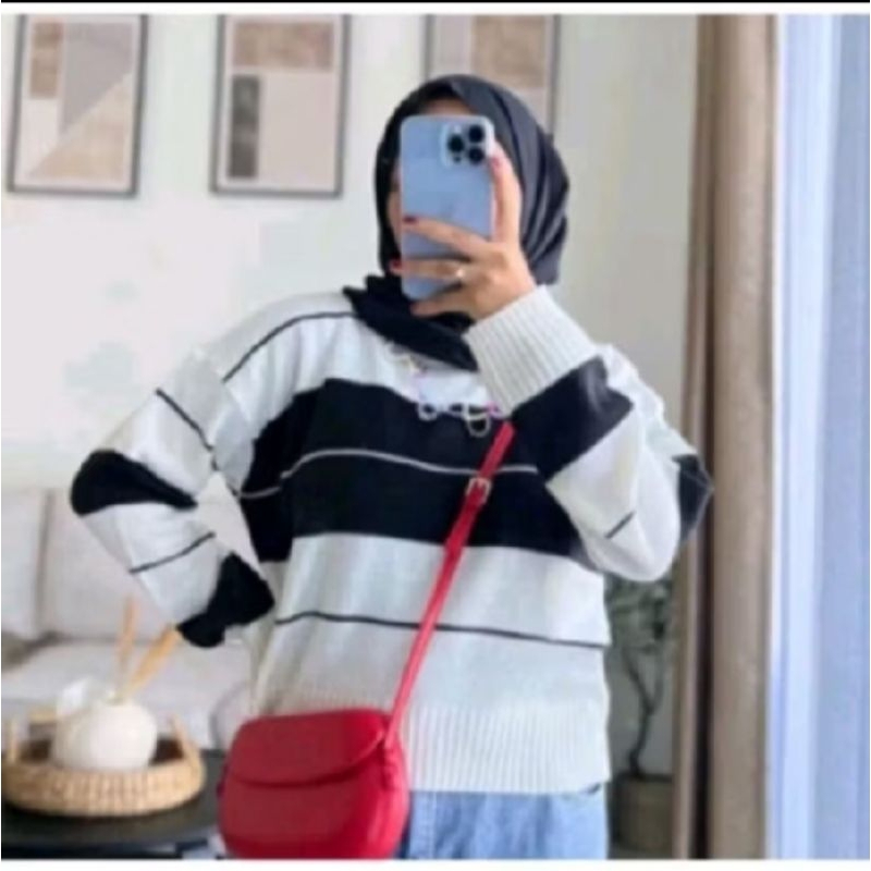 Atasan (Blouse) Model Crop Dengan Motif Garis Dan Kerah Bulet