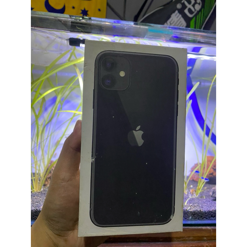 dummy iPhone 11 + box