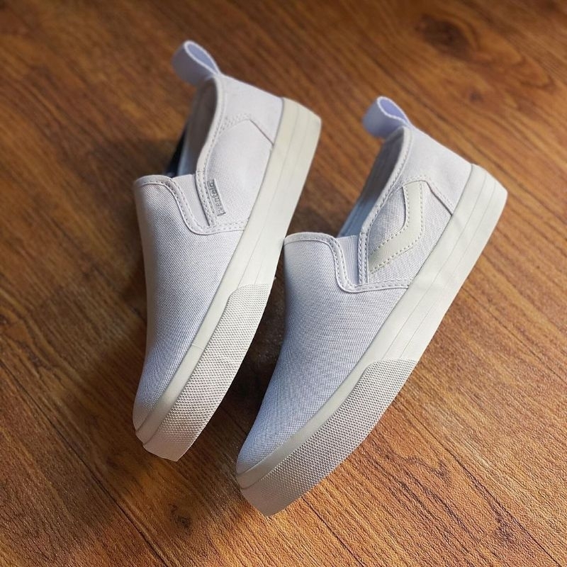 Ventela Icon Slip-On Sepatu Slip-On Selop Putih Cowok Cewek