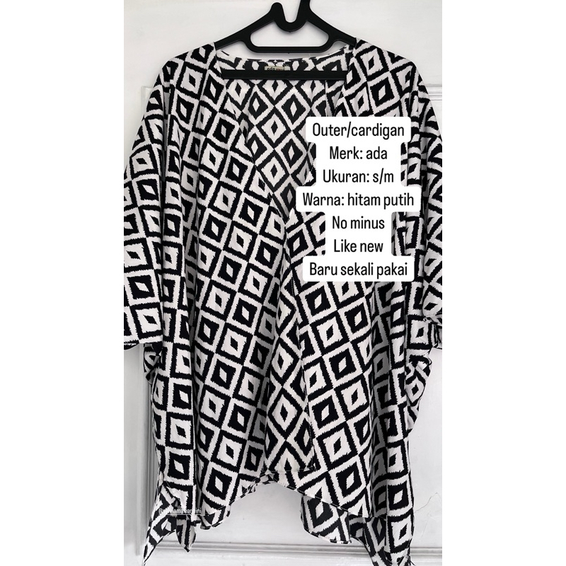[PRELOVED] ADA Woman Outer/Cardigan Batik Hitam-Putih