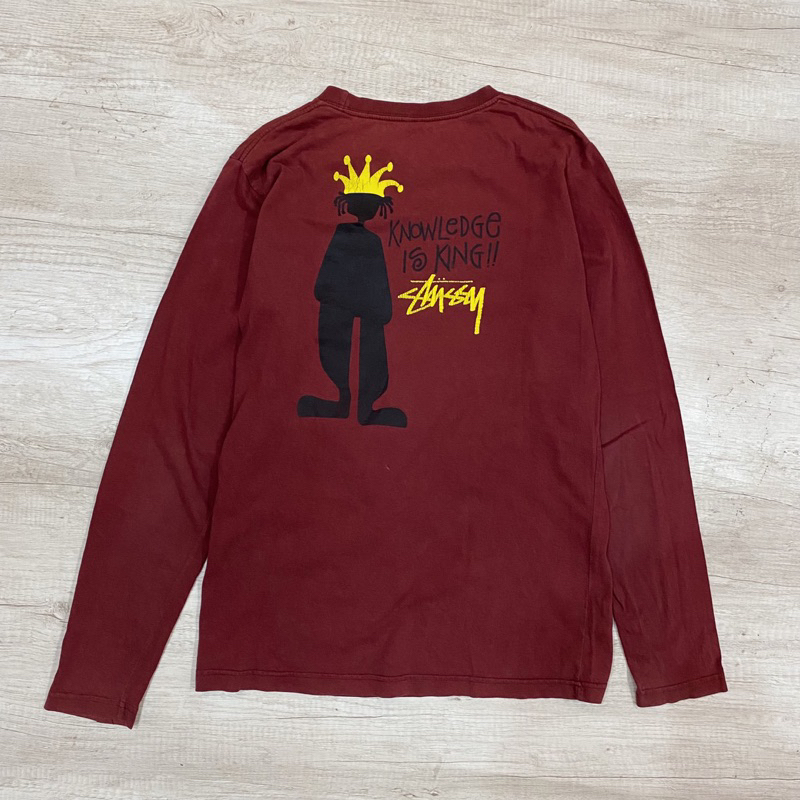 STUSSY "KNOWLEDGE IS KING" LONGSLEEVE MAROON