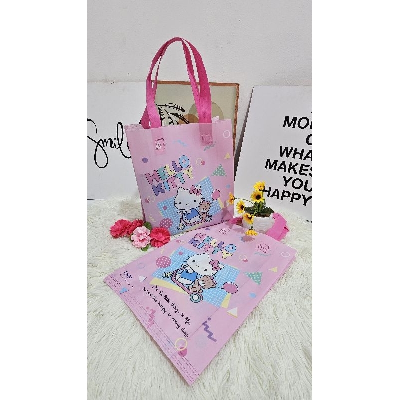 

GOODIE BAG LAMINASI (W) 25X35X8 [LUSINAN 12 PCS] TAS KADO/TAS HAMPERS/SANRIO