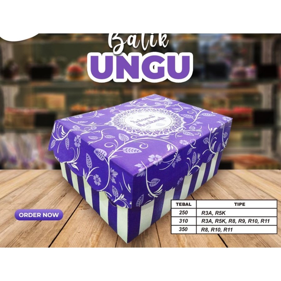 

Dus Nasi R10 Motif Batik Ungu / Box Nasi uk 20 x 20 Motif PER PACK