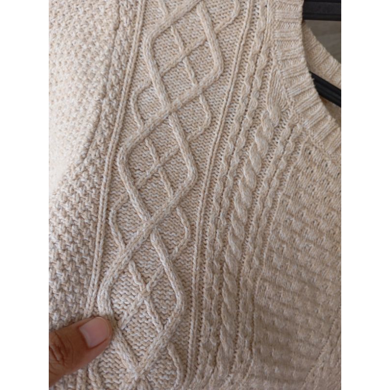 preloved sweater rajut kepang uniqlo