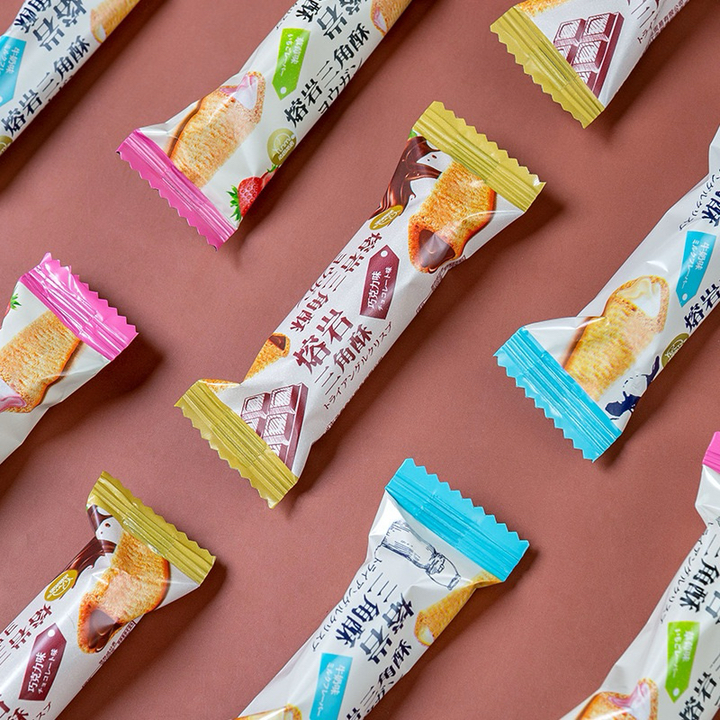 

(1pcs)Lava Triangle Crisp Pyramid Milk / Chocolate Biscuit