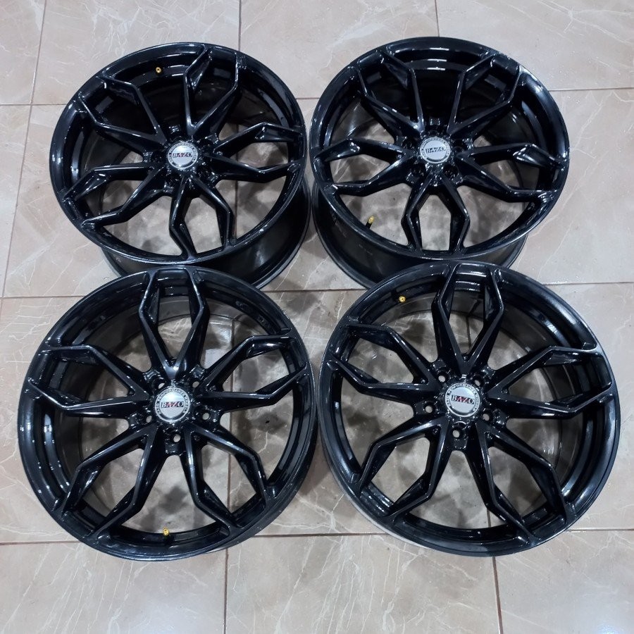 Velg mobil second HSR Bazo R18 pcd 5x108 cocok untuk Glory Volvo