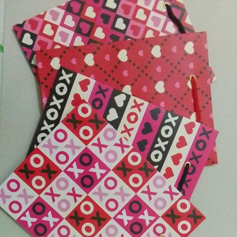 

(1PCS) PAPERBAG B LOVE XOXO (230×180×100)MM