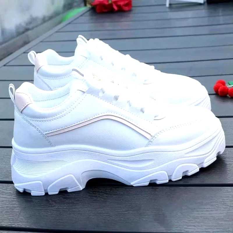 Sepatu Wanita Sneakers Putih Keren Casual Shoes Fashion Korea Sport Shoes SEPATU JALAN JALAN KEREN