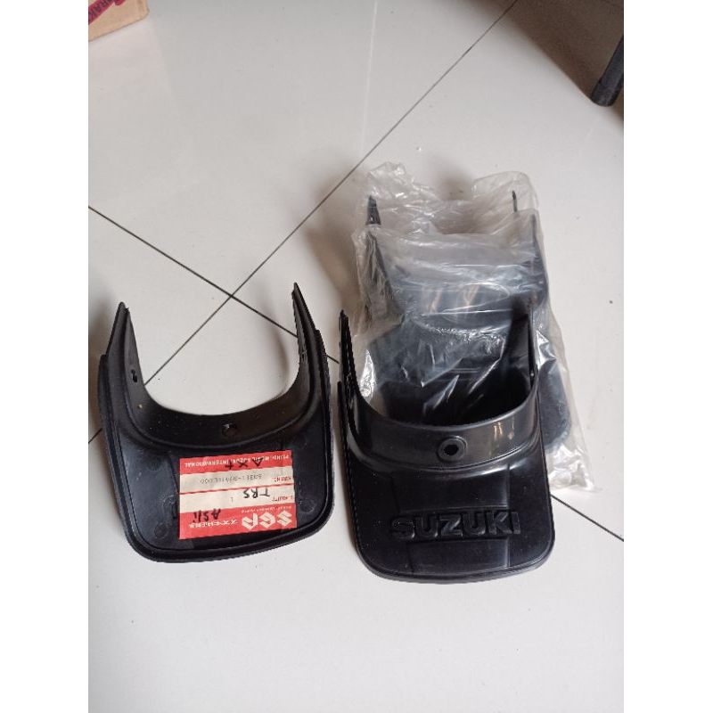 kepet lumpur kepet slebor belakang  suzuki TRS 118 original