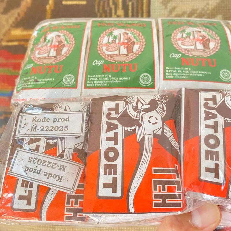 

TEH NUTU HIJAU TEH TJATOET TEH RACIK WANGI LEGENDA ISI 20pcs