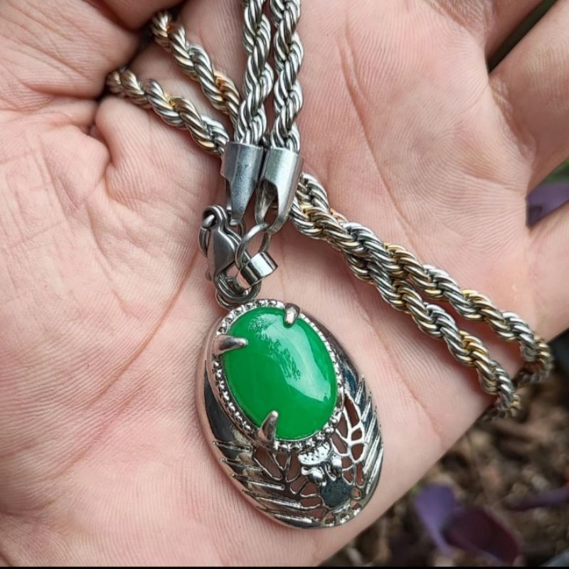kalung liontin batu hijau garut ring titanium natural