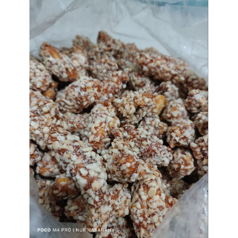 

Cemilan Kue Kurma Kacang Karamel Khas Makassar Berat 500gram/Aneka Snack Murah Kendari