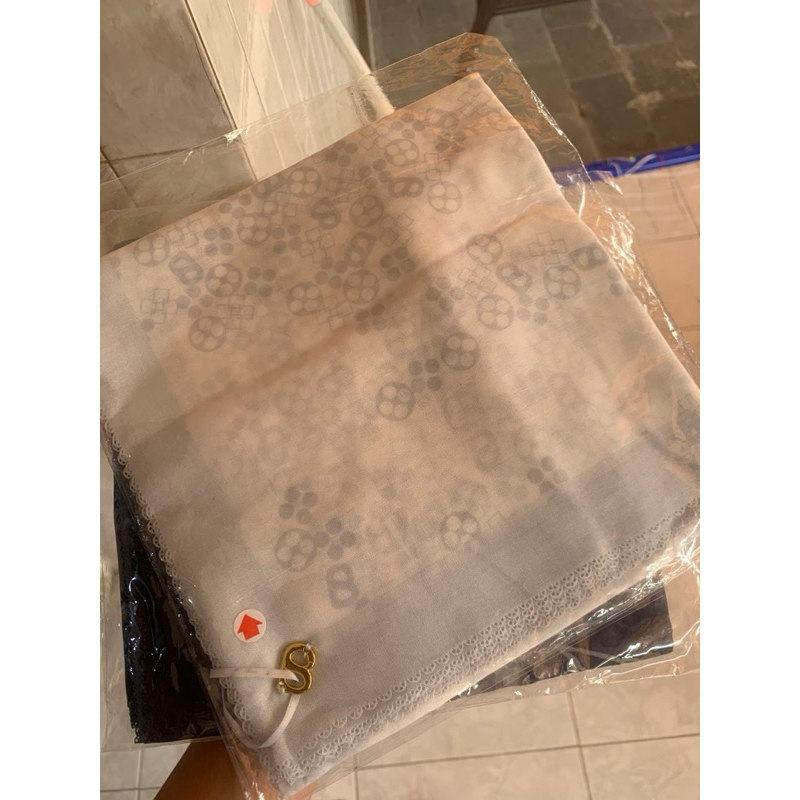 WAREHOUSE SALE MODINITY BUTTONSCARVES