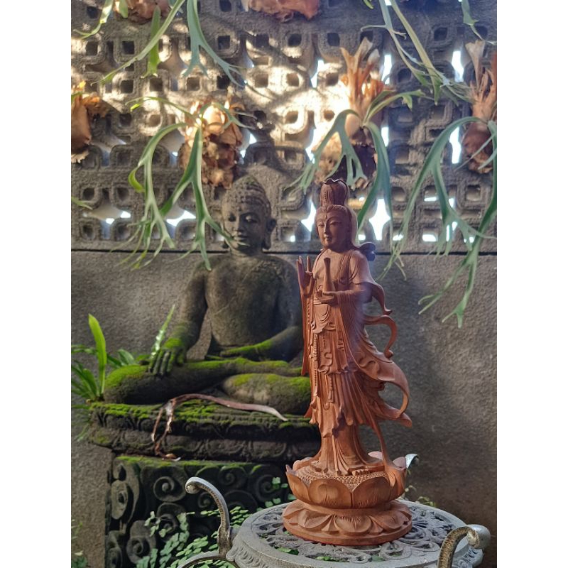 patung kayu dewi kwan im