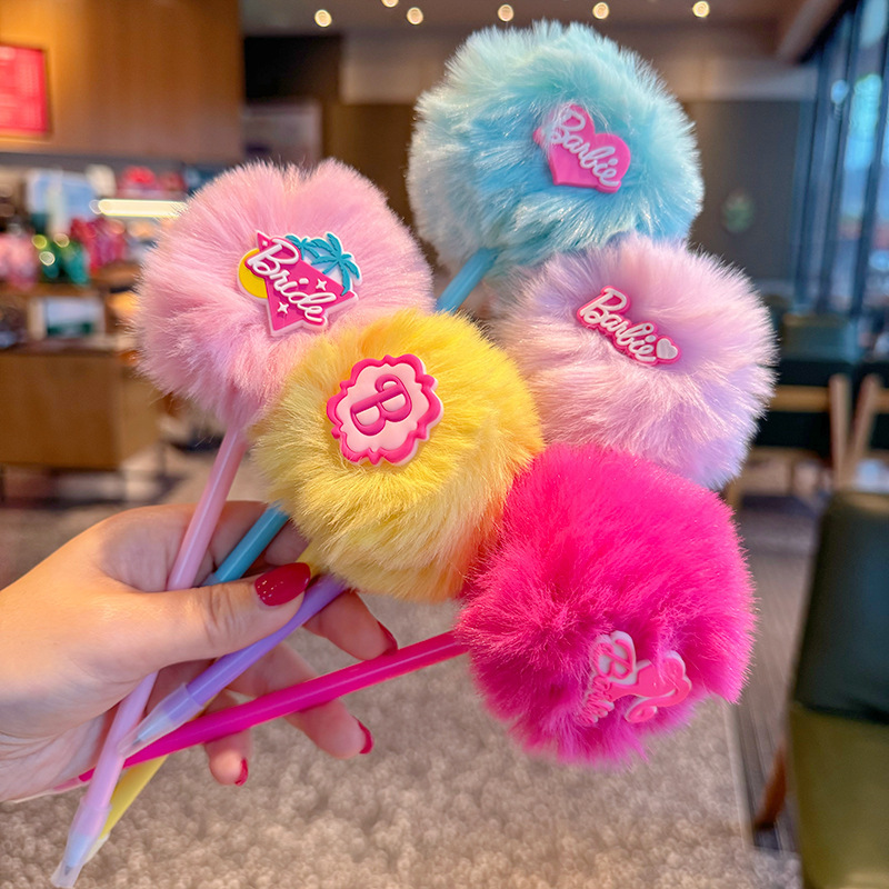 

PULPEN PENA AESTHETIC/PULPEN PENA POMPOM BULU MOTIF PATCH BABRBIE/ PULPEN POMPOM BARBIE
