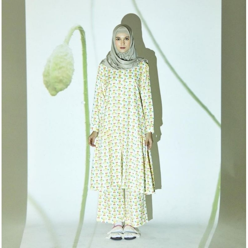 NADJANI Linary Broken White PRELOVED (Atasan)