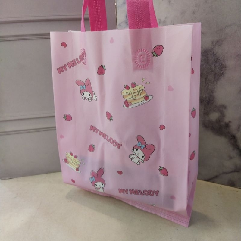 

Goddie Bag / Tas Ulang Tahun Karakter Hello Kitty, my melody 25x35x8cm isi 12 pcs