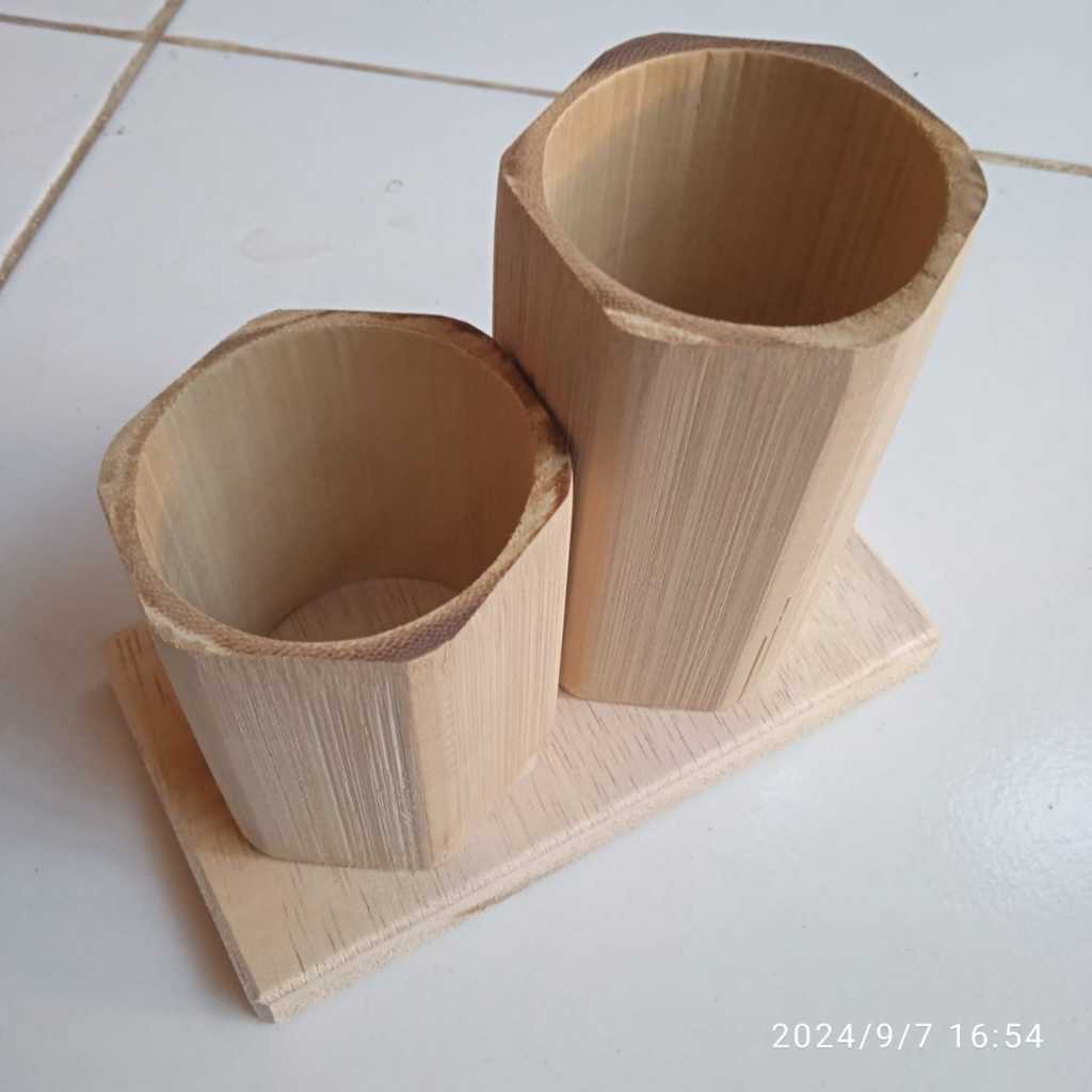 

Prakarya tempat pensil bahan bambu dan kayu