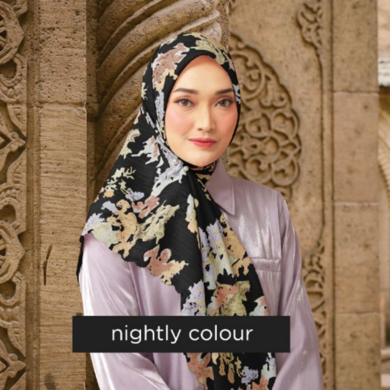 Hijab Segiempat Motif Bunga Tepi Lasercut Watercolour Scarf