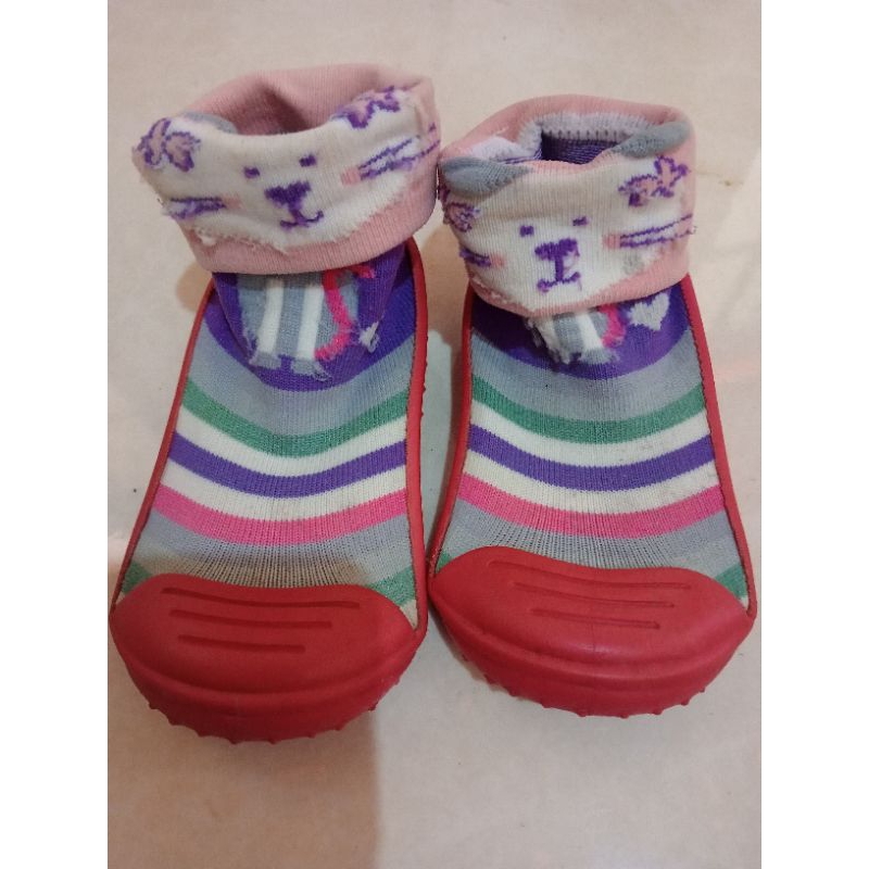 preloved sendal karet kaos kaki anak