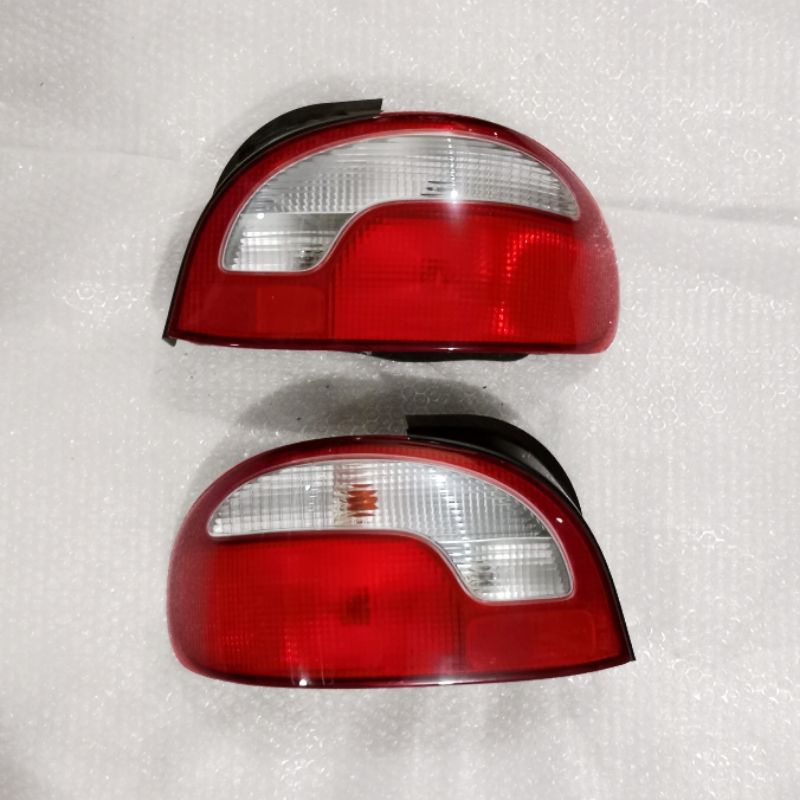 Stoplamp Lampu belakang  Hyundai Accent Cakra tahun 2000 Kanan