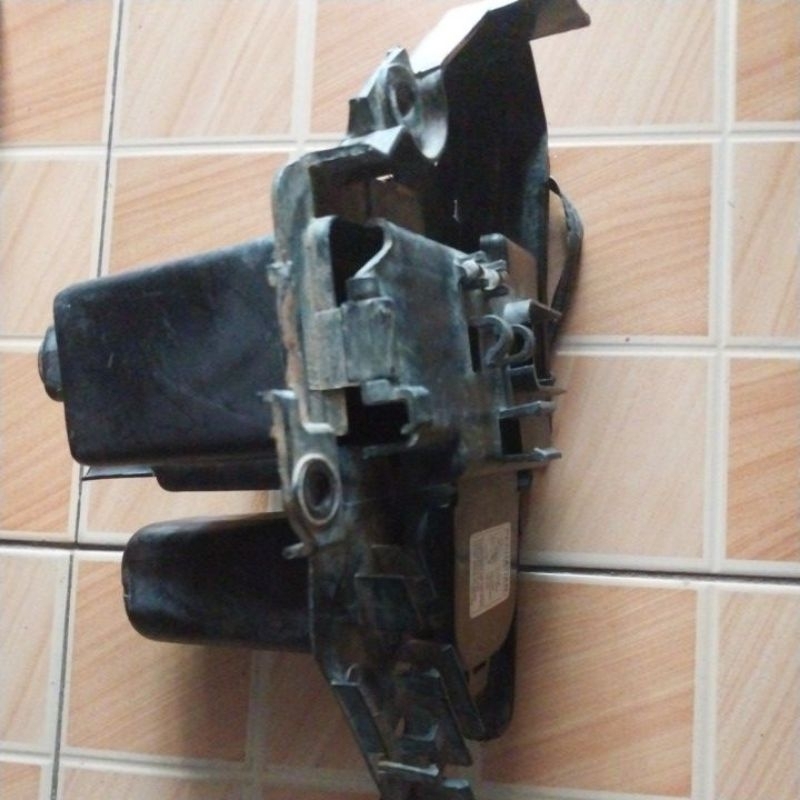 Tempat aki supra bekas