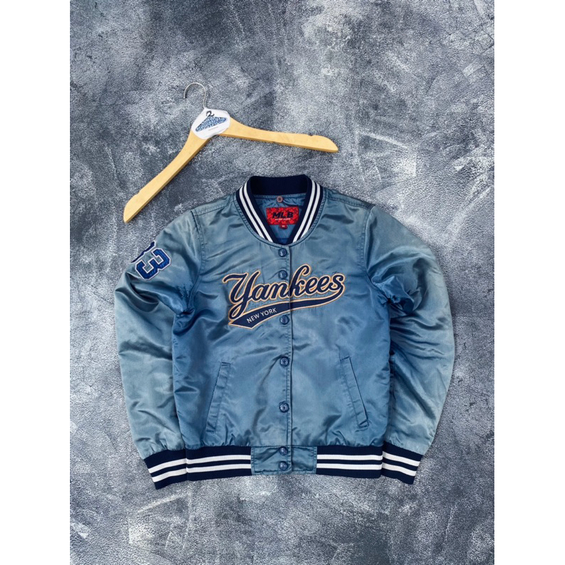 VARSITY YANKES BY MLB