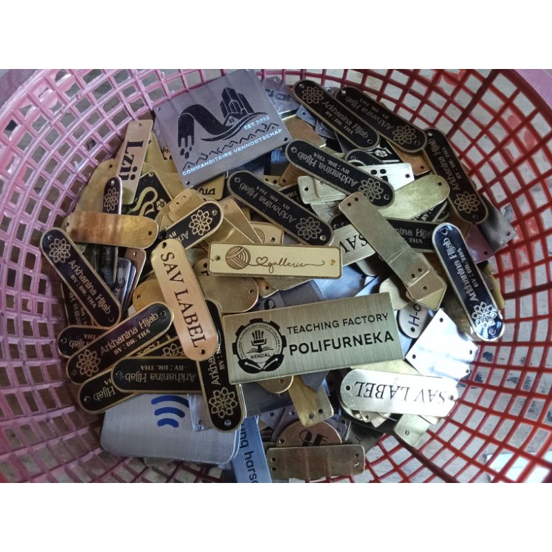 

label plate custom fashion bahan Kuningan dan stainless