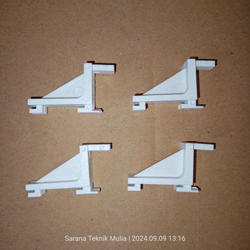 Stand Cantolan atau Gantungan Rak Showcase Multi