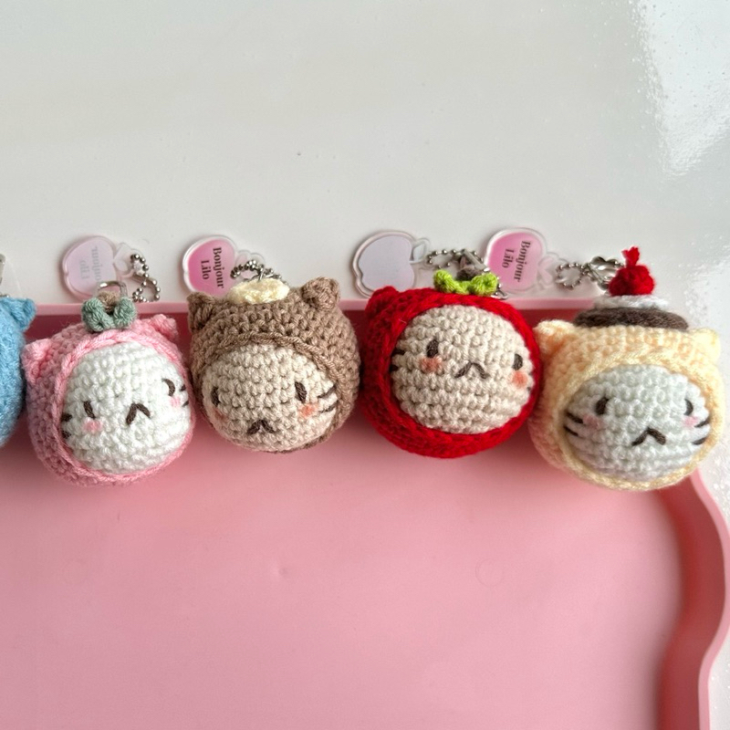 mochi cat keychain crochet amigurumi - bag charm - ganci rajut - ganci crochet | Bonjour Lilo