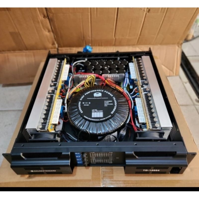 power amplifier SOUNDSTANDARD TD12004 4CH 4X1200 watt