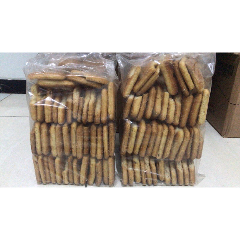 

Biskuit Gabin Jadul Utuh (hanya cuil/patah bagian pinggir nya saja).